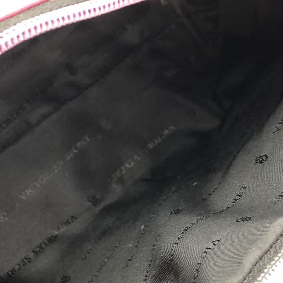 Like New Hot Pink Victoria’s Secret make up case w/two pockets and pink zippers - Picture 6 of 8